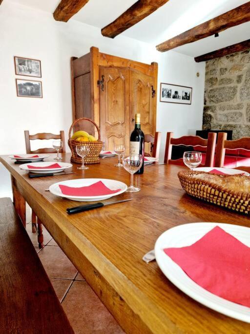Maison Paysanne, Proche Aubrac Hébergement de vacances *