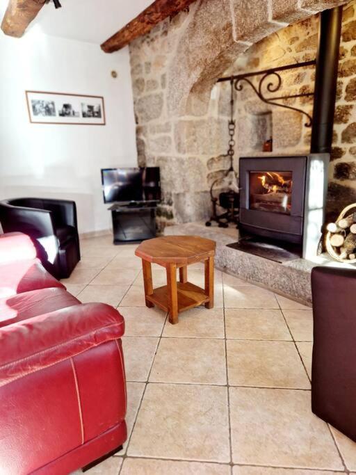 Maison Paysanne, Proche Aubrac Hébergement de vacances *